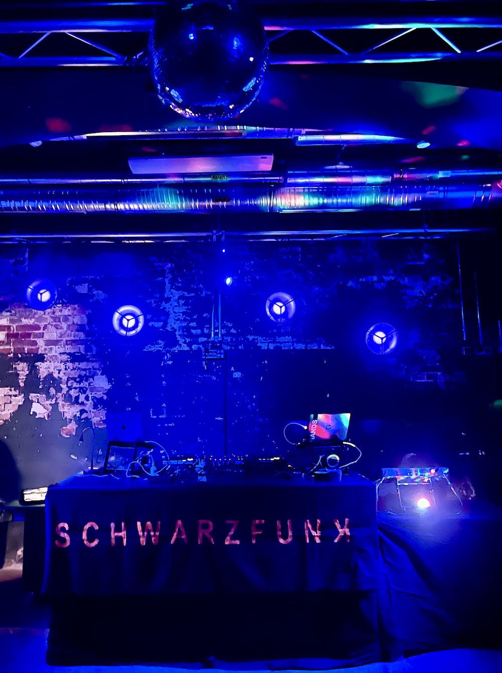 LostInWave SchwarzFunk